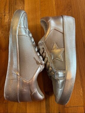 Vintage Havana Metallic Goldish/Silver Star Sneakers Sz 6